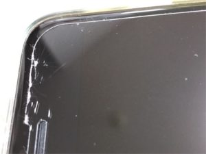 iPhone7のガラスフィルム、端っこが欠けた